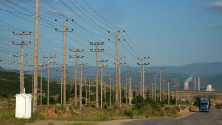 MEPs push tighter energy permit deadlines, setting up EU clash
