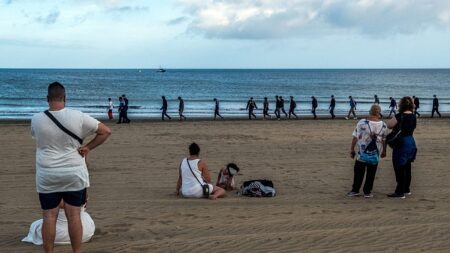 Five migrants die on boat en route to Canary Islands