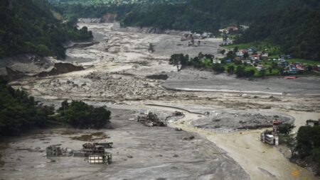 Nepal disaster a climate ‘warning signal’: foreign minister