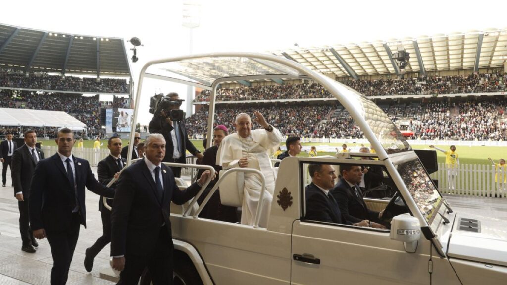 Pope gives farewell mass in stadium before departing Belgium