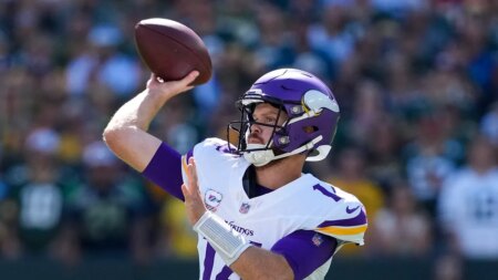 Vikings outlast Packers’ 4th-quarter desperation, defeat division foe to remain undefeated