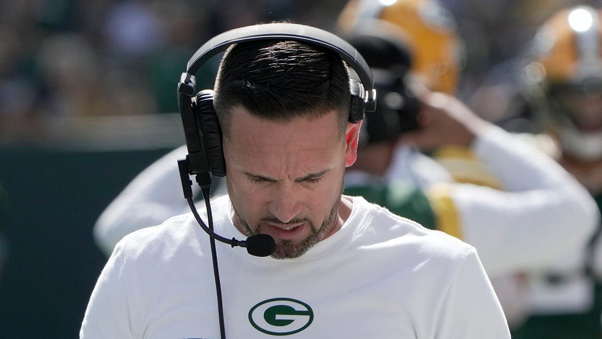 Matt LaFleur looks down at play sheet