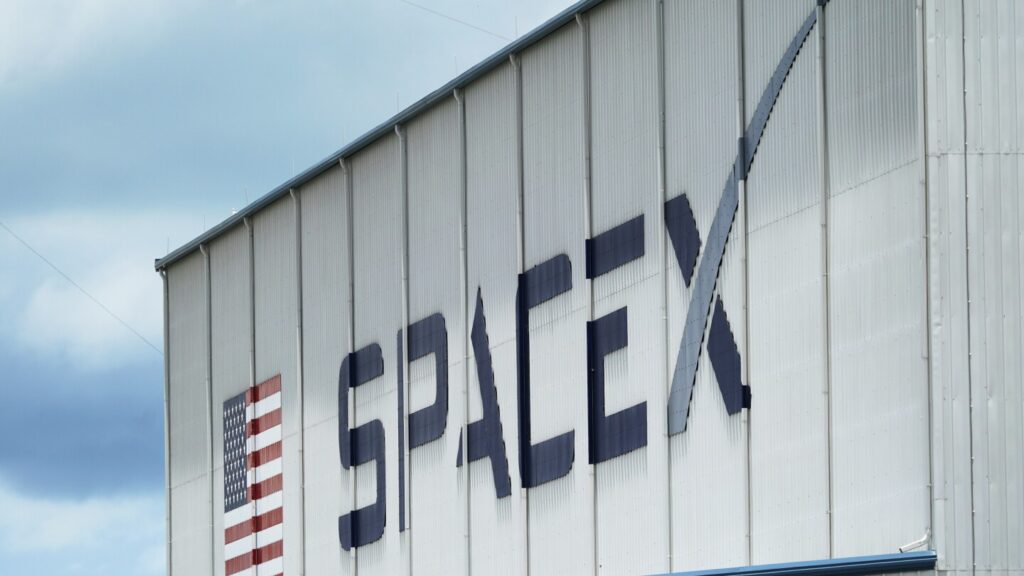 FAA wants to fine SpaceX 3,000 for alleged safety violations during 2 Florida launches