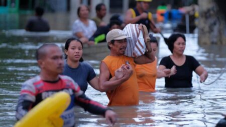 Tropical storm leaves towns submerged, 40 dead in Philippines