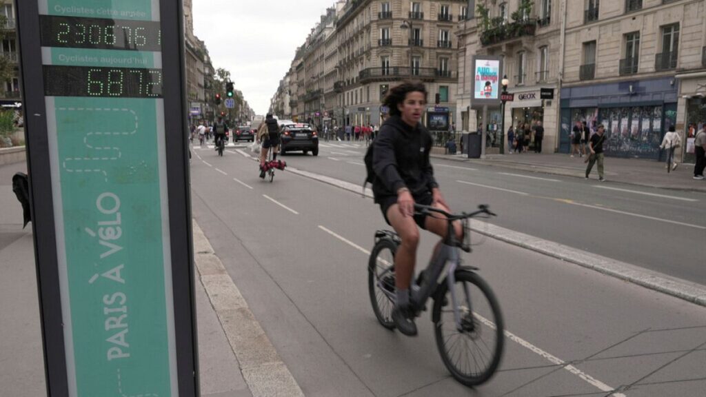 French transport minister promises concrete action after meeting cycling associations