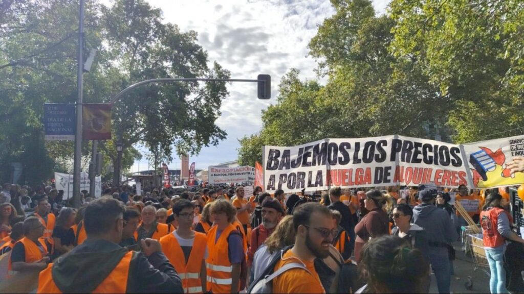 Madrid mobili of demonstrators demand reasonable rent prices in Madrid