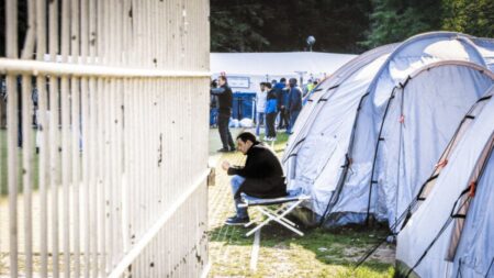 EPP, far right MEPs call to build a wall at the EU border