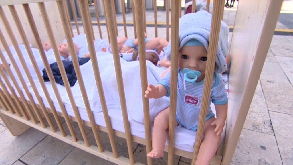 Activists raise awareness on alarming number of abandoned newborns in Hungary