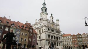 Poland shuts Russian consulate in Poznan and expels 10 employees