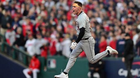 Tigers’ Kerry Carpenter hits go-ahead 3-run homer to lift Detroit to Game 2 victory