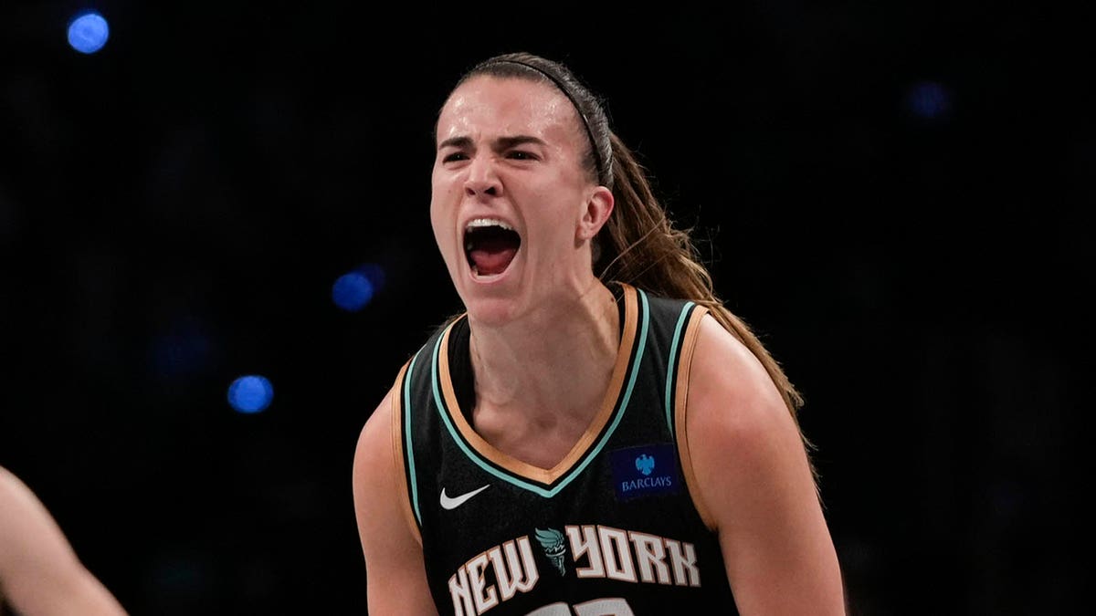 Sabrina Ionescu reacts