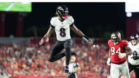 Lamar Jackson dazzles with 5 touchdown passes as Ravens take down injured-riddled Bucs