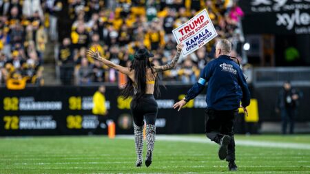 Woman runs onto Steelers’ field with pro-Trump sign as former president attends game