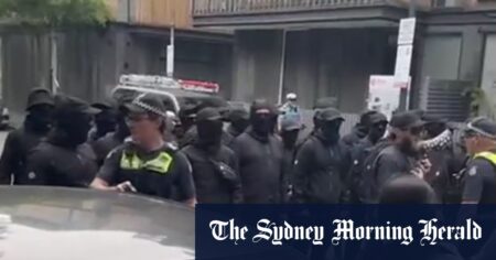 Why were neo-Nazis able to disrupt a refugee rally in Docklands