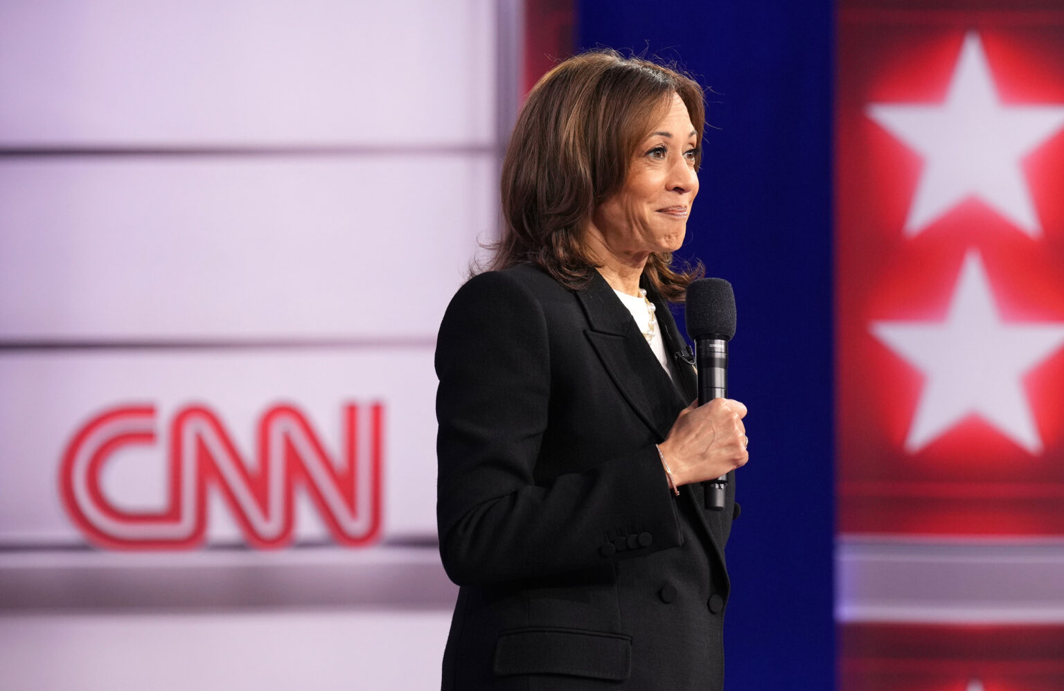 Kamala Harris Sounds a ‘911’ on Trump Presidency During CNN Town Hall