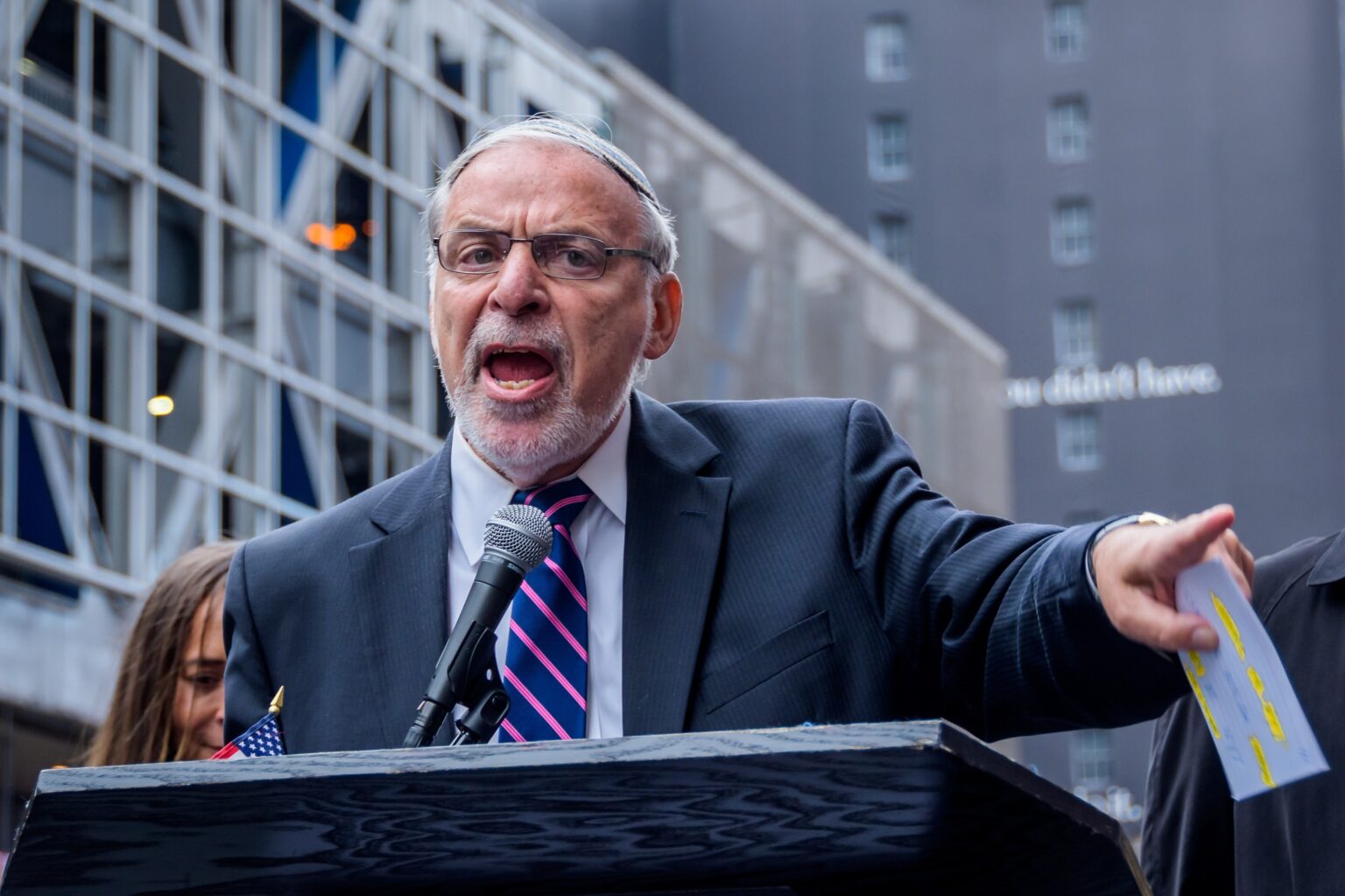 Former Dem Dov Hikind blasts Clinton, Harris for comparing Trump rally to Nazis: ‘So freaking desperate’