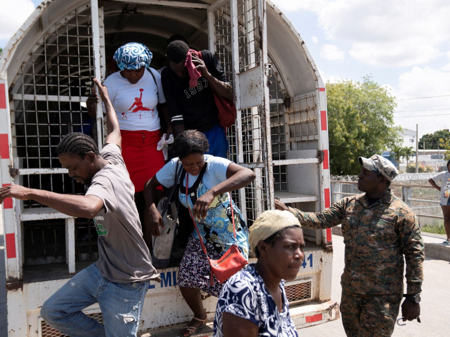 Dominican Republic says will expel up to 10,000 Haitian migrants a week