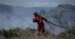 Group calls for better pay and equipment for wildfire fighters