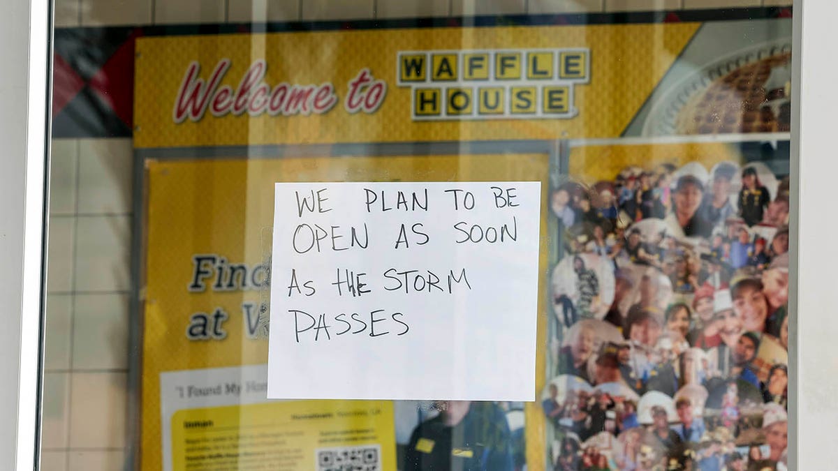 Waffle House closes