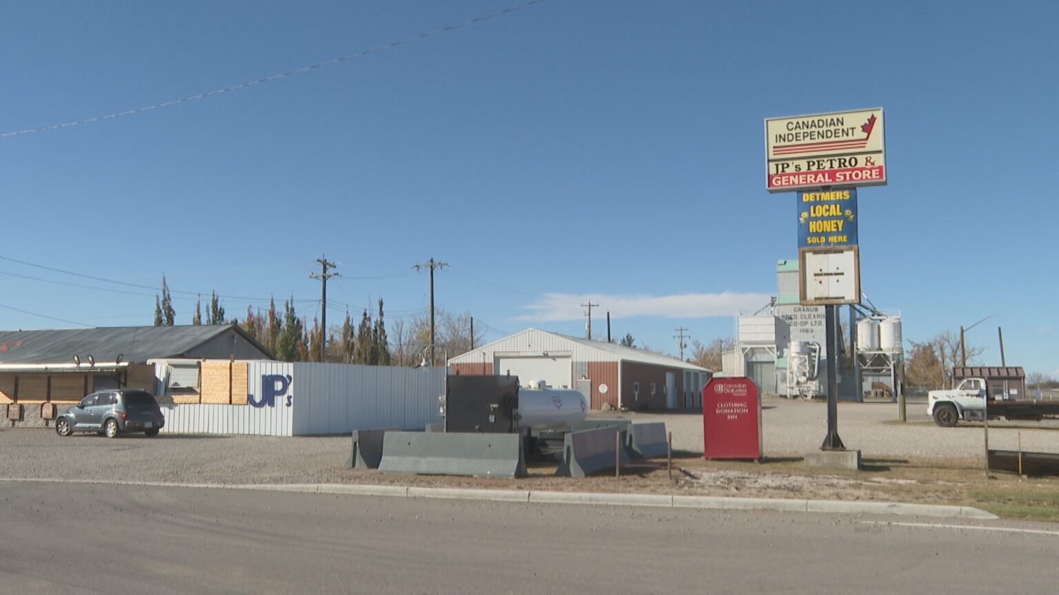 Granum, Alta. gas station reopens pumps after months-long closure