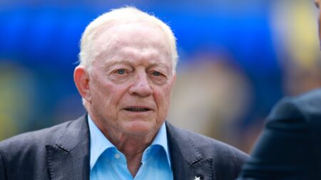 Jerry Jones donated to Ted Cruz campaign amid Republican’s sports ‘curse’ as Cowboys now crumble