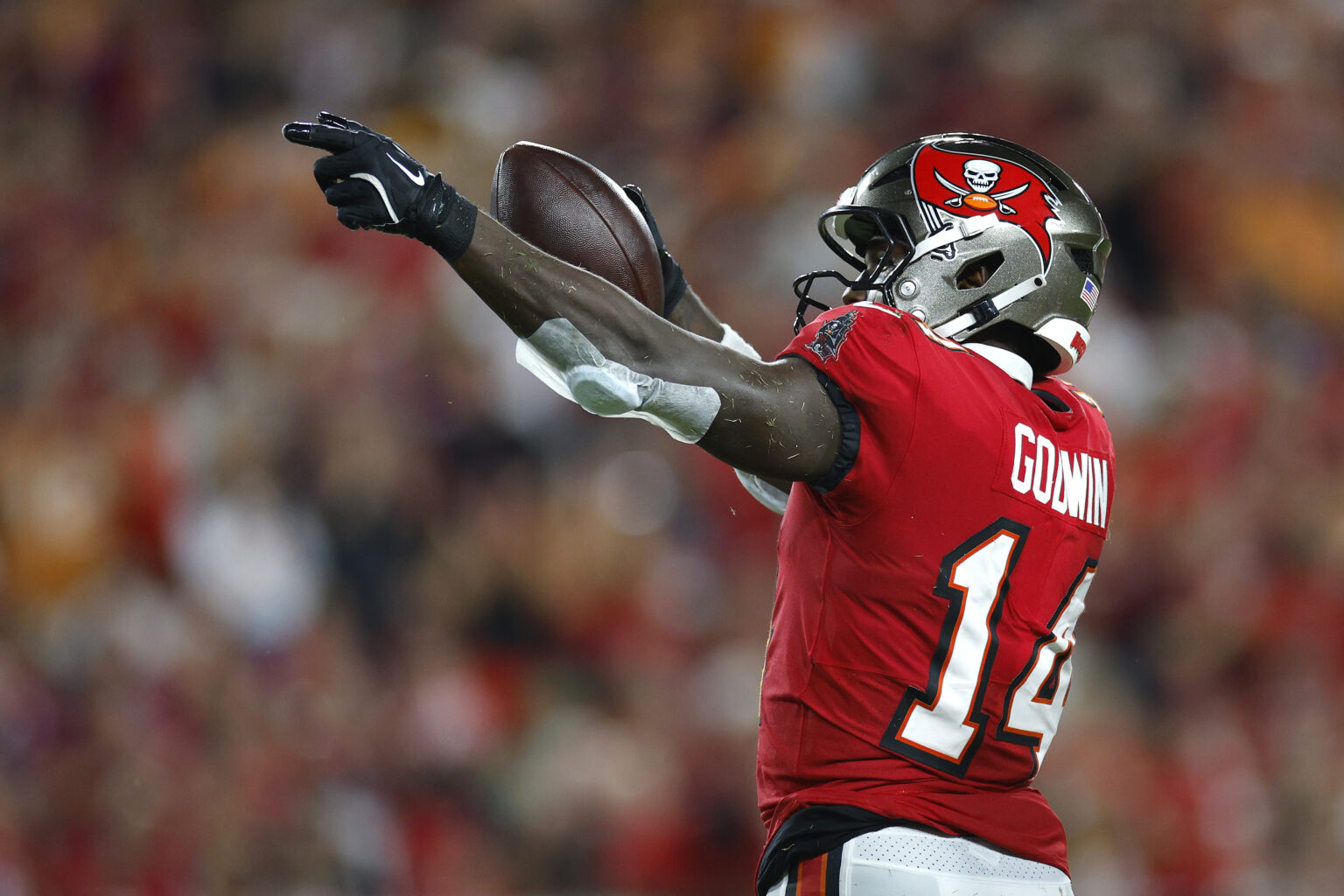 Buccaneers’ Chris Godwin Carted Off Field With Significant Leg Injury