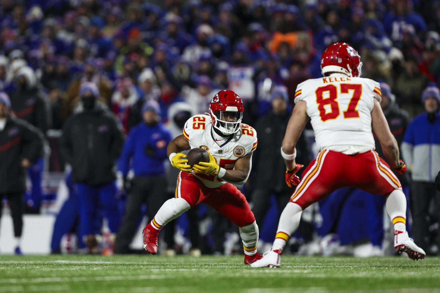 Chiefs Could Be Without Key Pass Catcher, Running Back For MNF Matchup