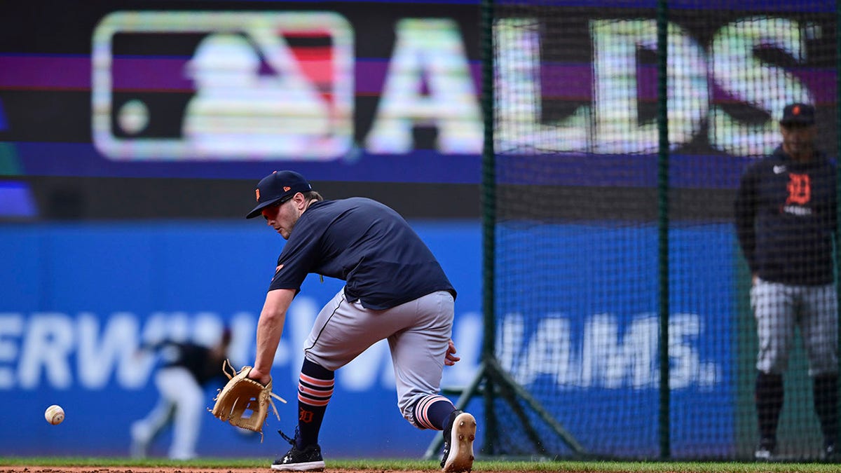 Jace Jung warms up