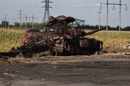 Ukrainian Tanks Destroy Russian APC in Stunning Close Combat Video