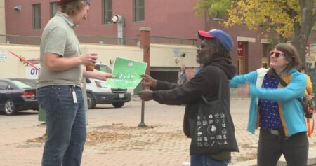 Winnipeggers mark World Mental Health Day with explosion of love notes