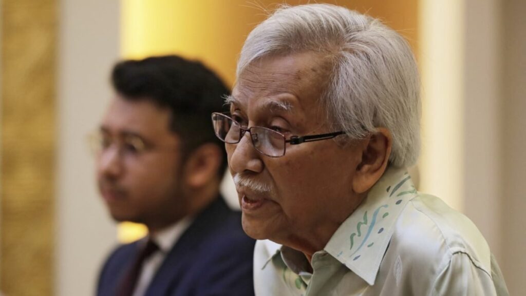 Dr Mahathir, fellow Malaysian politicians pay tribute to former finance minister Daim Zainuddin