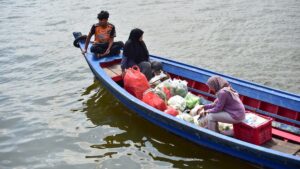 Hundreds of students affected by Malaysia’s clampdown on Thai border illegal crossings; education ministry to investigate