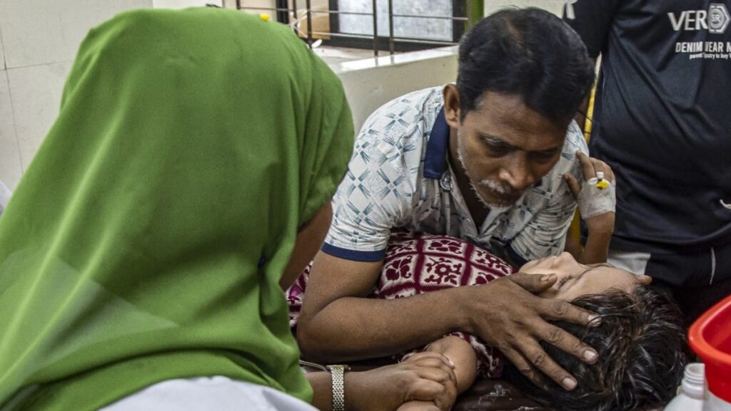 Spread of dengue fever in Bangladesh worries medics