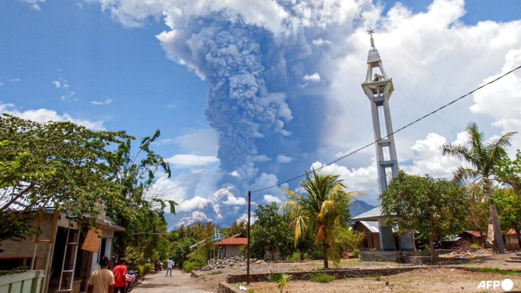 Indonesia volcano belches colossal ash tower