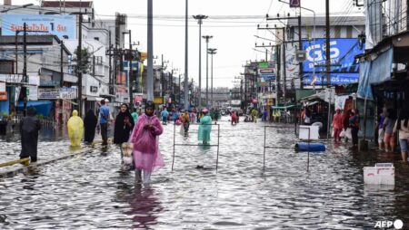 One dead, thousands displaced as floods hit southern Thailand