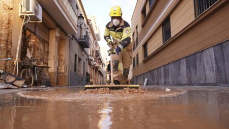 Shops start to reopen in Spain as flood clean-up continues