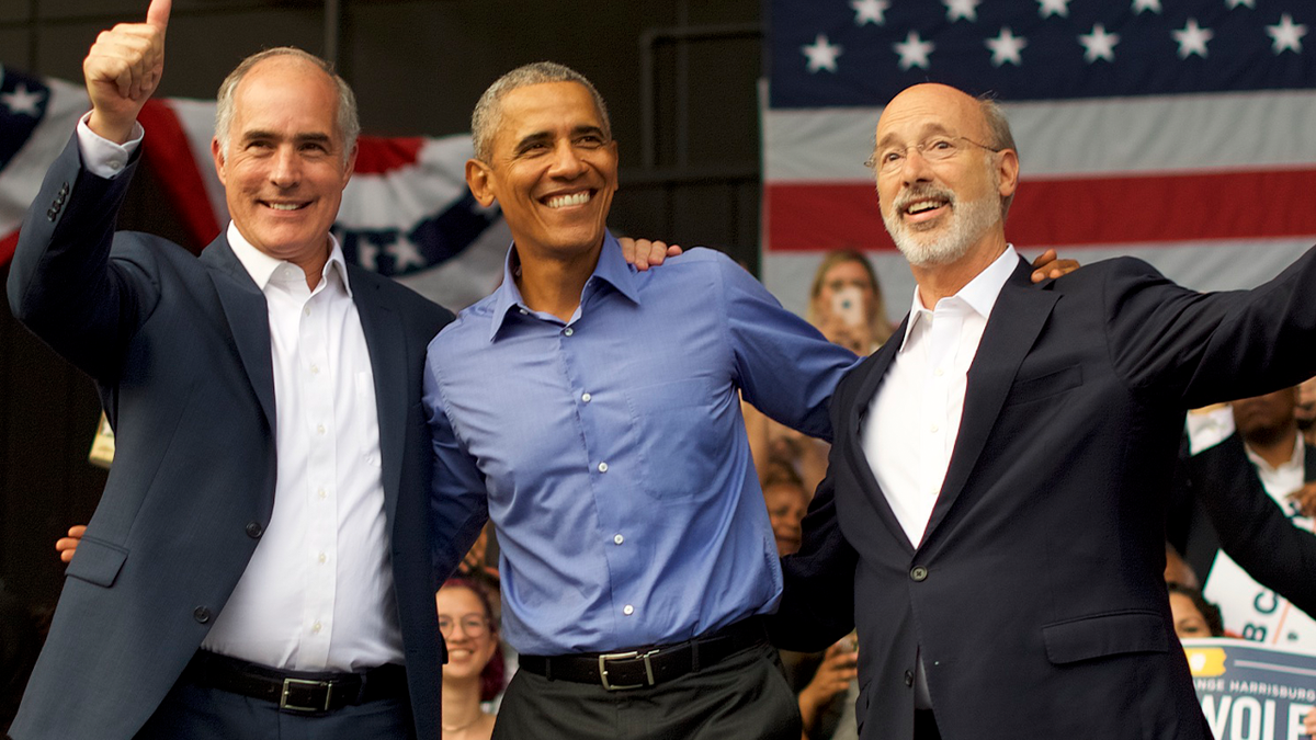 President Obama stands next Sen. Casey and former Gov. Wolf