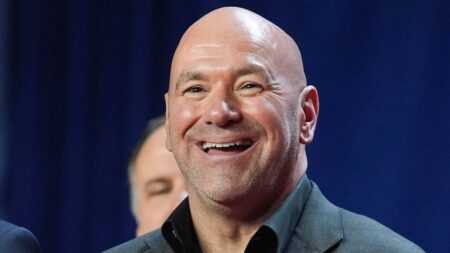 UFC’s Dana White throws haymakers at traditional media, politicians: ‘Nobody trusts them’