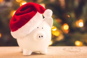 12 Tips To Build A Holiday Budget That Won’t Break The Bank