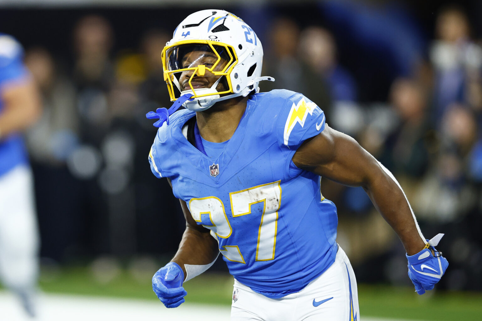 Chargers Star JK Dobbins Heads to Locker Room With Apparent Injury