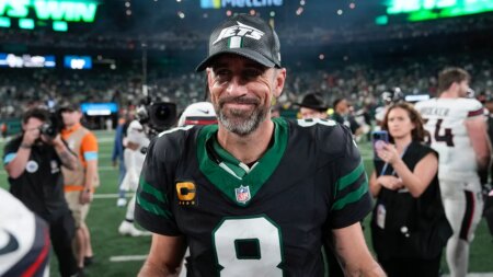 Aaron Rodgers mocks people still giving ‘vax status,’ says to ‘look out’ with RFK Jr in Trump’s admin