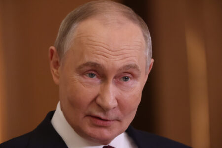 Ruble ‘Panic Attack’—Putin Faces Gloomy Russian Headlines