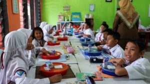 Indonesia’s free meal initiative to begin pilot next month; aims to benefit 82.9 million people by 2027