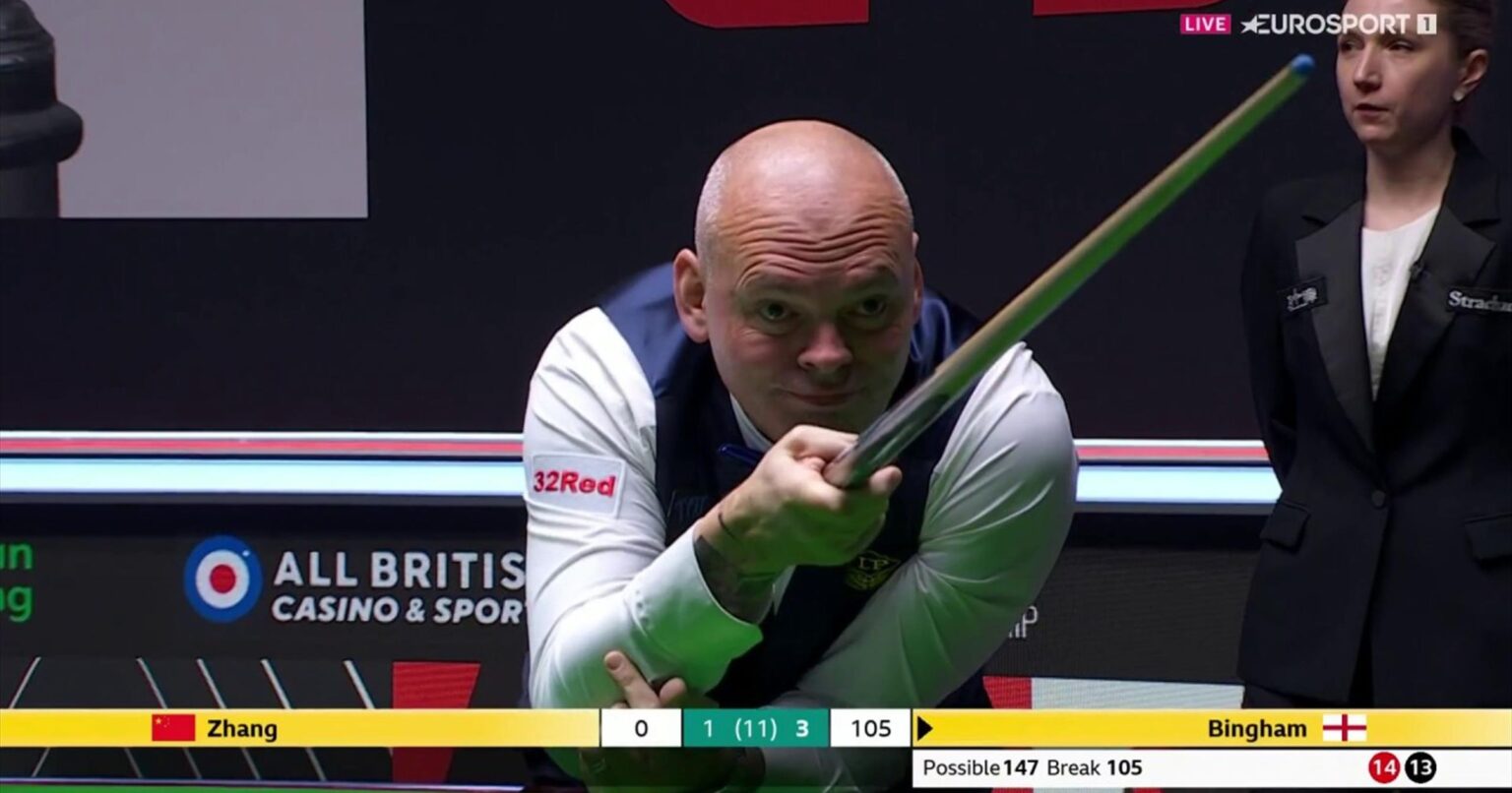 ‘He’s not happy’ – Stuart Bingham points cue in frustration after missing black in 147 bid at UK Championship – Snooker video