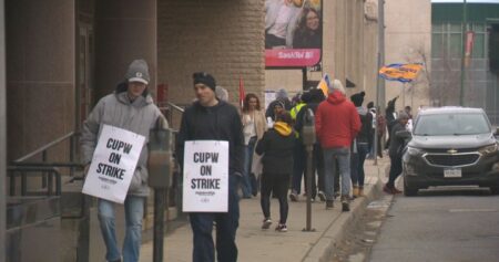 Canada Post workers hit the picket line in Saskatchewan