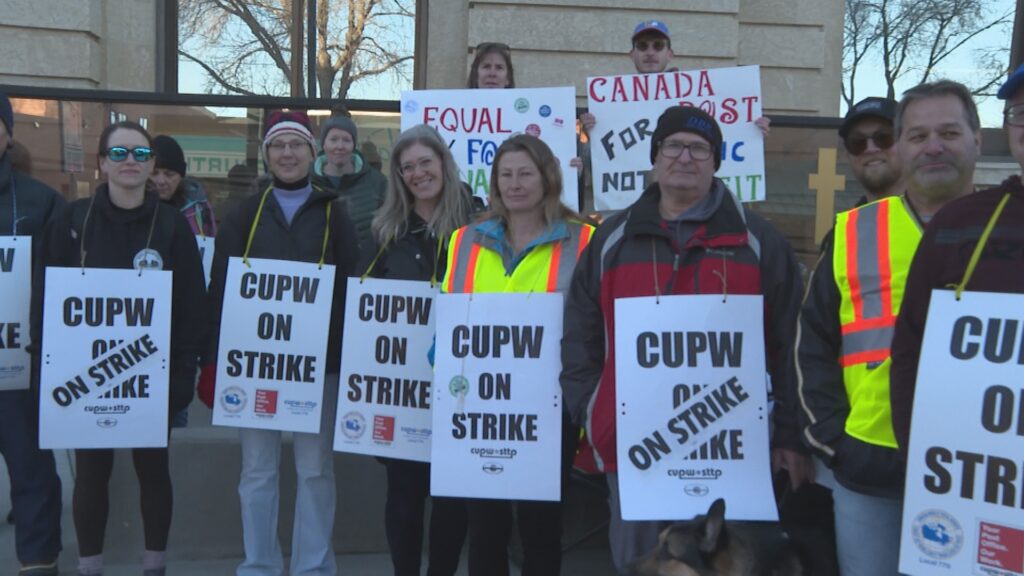 Lethbridge postal workers picket downtown during nationwide Canada Post strike