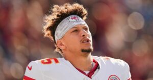 Patrick Mahomes Fined k For Making ‘Violent Gesture’ in Loss to the Buffalo Bills