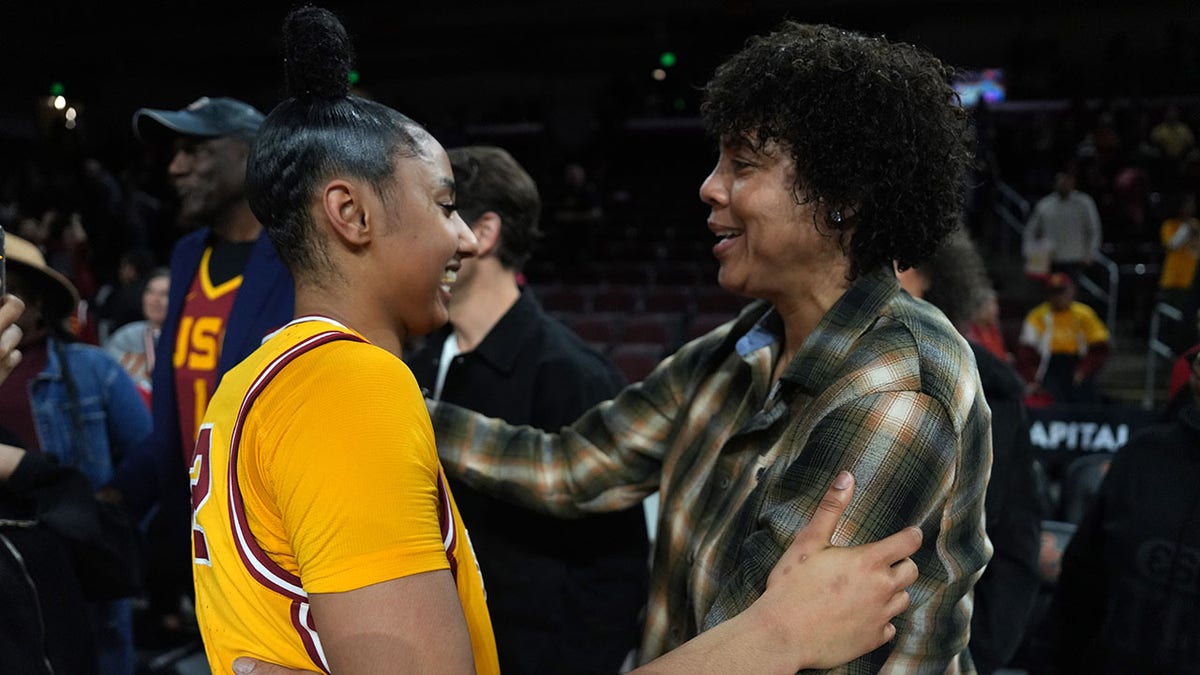 JuJu Watkins is congratulated by Cheryl Miller