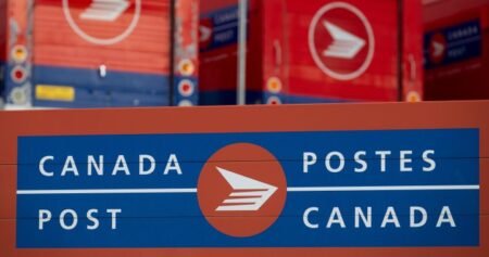 End Canada Post strike now, chambers of commerce urge feds