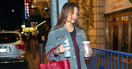 According to Katie Holmes, Velvet Mary Janes Are the Perfect Holiday Season Shoes